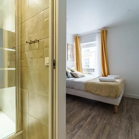 New Studio In 8 Paris