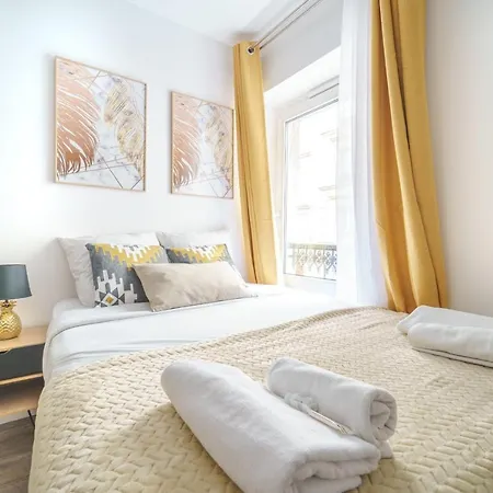 New Studio In 8 * Paris